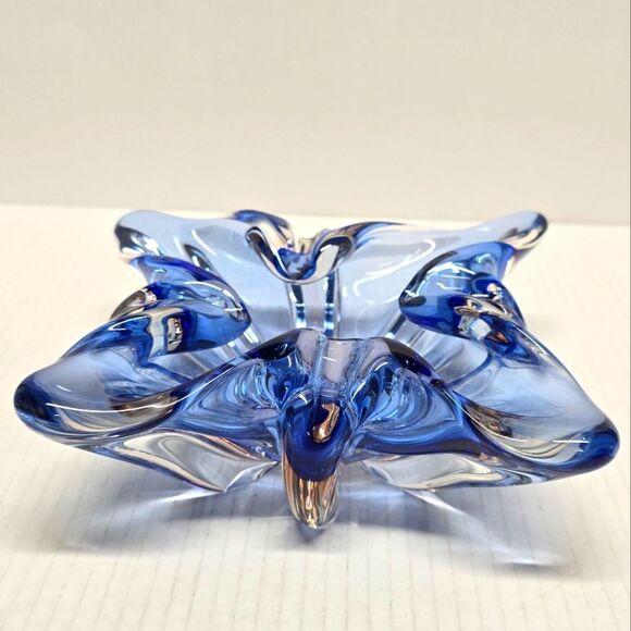 Sanyu Japanese Art Glass Ashtray Bowl Blue with Peach Tint Heavy Vintage MCM - Picture 10 of 11